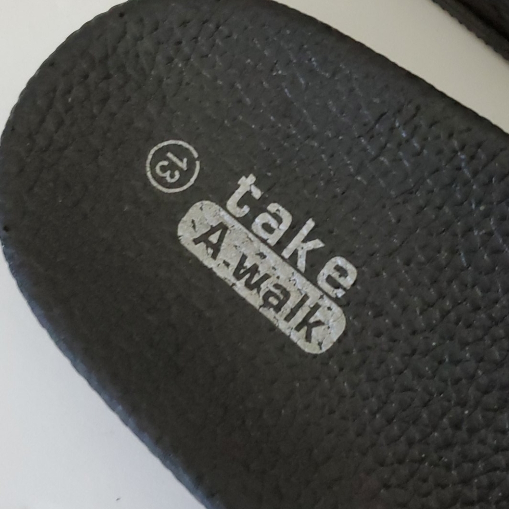 🆕️ Take A Walk Slip-on Slides - Picture 2 of 7
